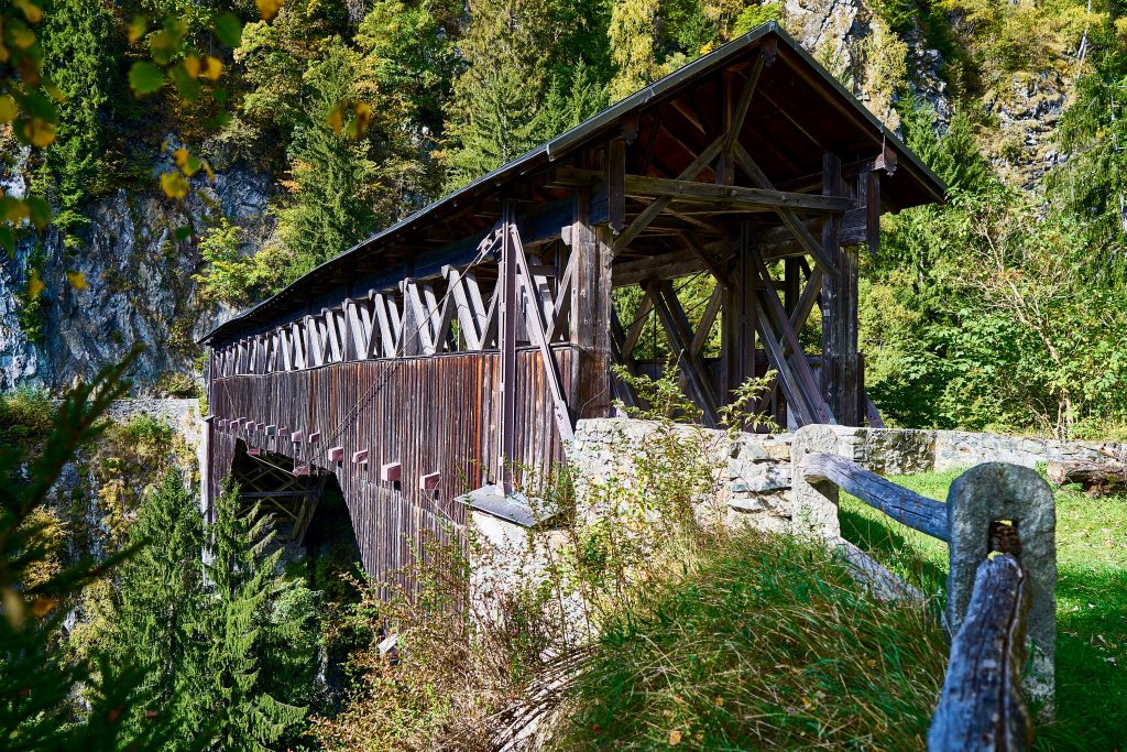 Brücke von Hohenbalken über das Russeinertobel bei Disentis