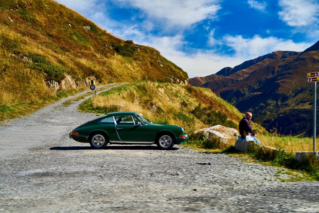 Porsche am Oberalppass