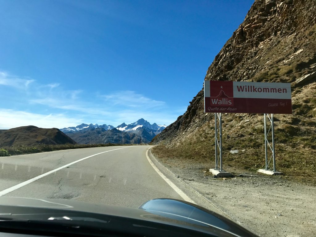 Furkapasshöhe mit Blick auf Finsteraarhorn